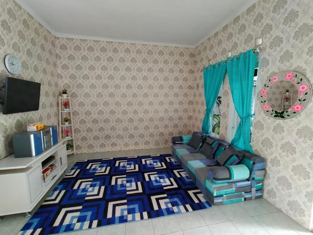 Shifana Homestay Syariah ยอกยาการ์ตา ภายนอก รูปภาพ