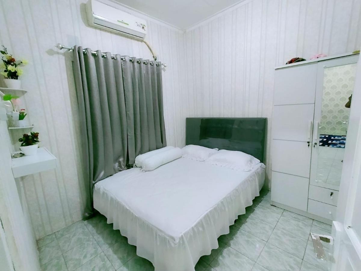 Shifana Homestay Syariah ยอกยาการ์ตา ภายนอก รูปภาพ