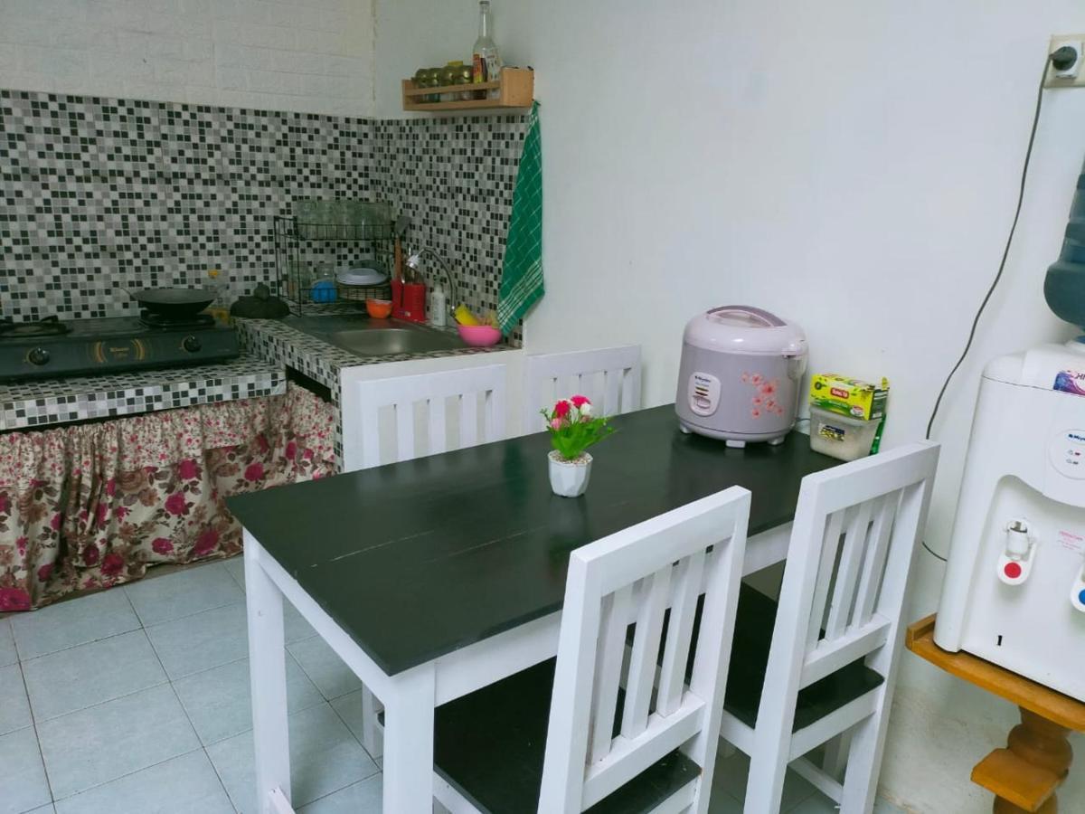 Shifana Homestay Syariah ยอกยาการ์ตา ภายนอก รูปภาพ
